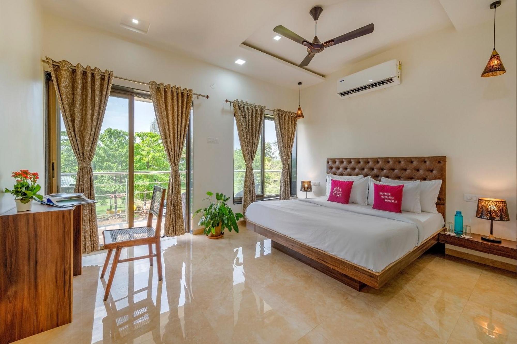 Saffronstays Lakeview Nivara - Farm Stay Villa With Private Pool Near Πούνε Εξωτερικό φωτογραφία